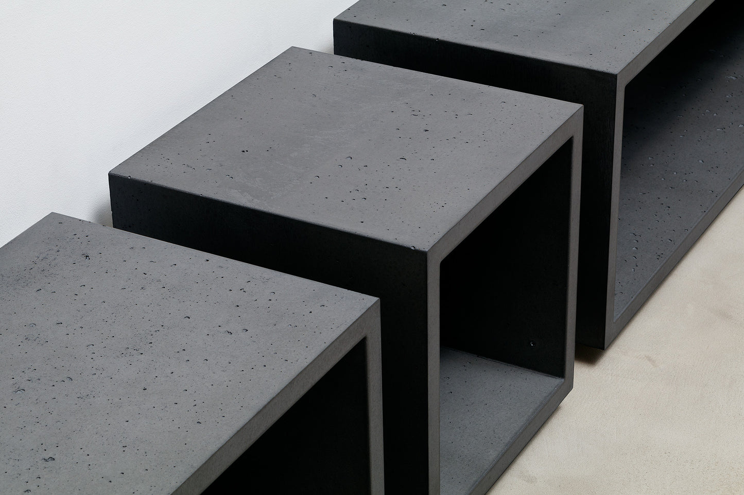 Beton-Lowboard CONCRETE NAKED