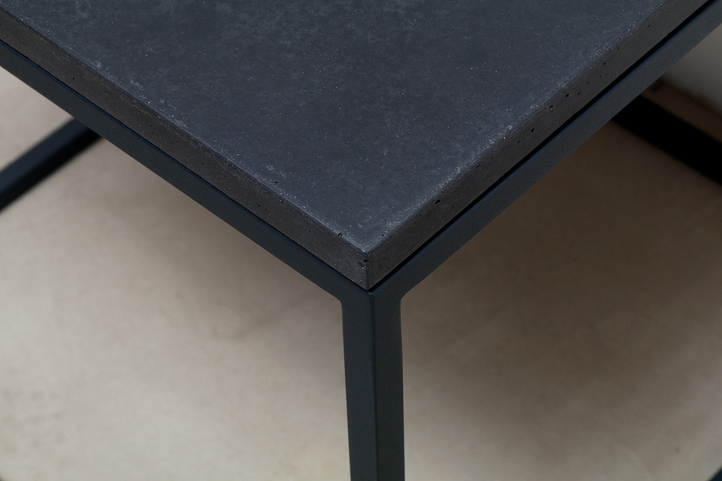 Beton-Couchtisch CONCRETE SIDE